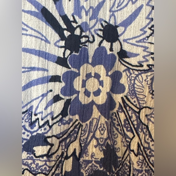 Catherines Women Button Down Collar Floral Button Cuffed Shirt - Picture 6 of 13